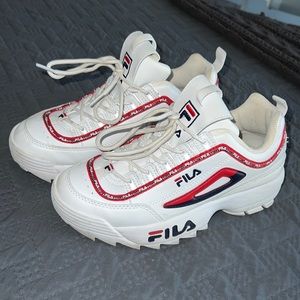 Fila’s chunky sneakers size 6